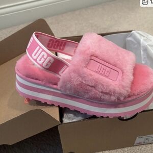 NWT UGG Women's Pink Fluffy Sandals Size 7